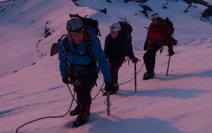 mountaineering course for teens